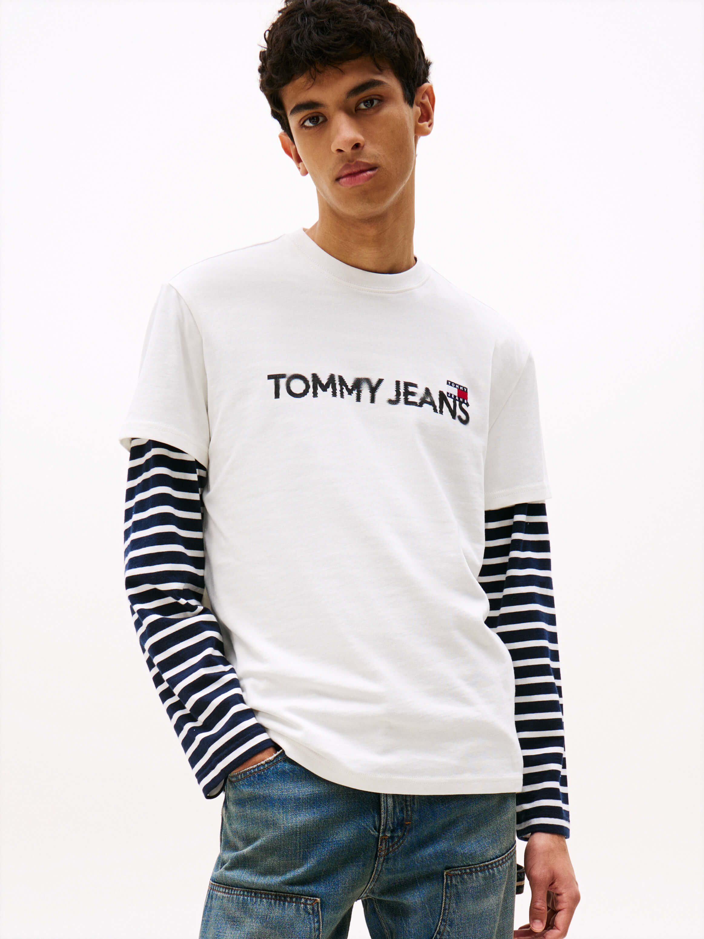 Μπλούζα με κοντό μανίκι Reg badgie play white Tommy jeans