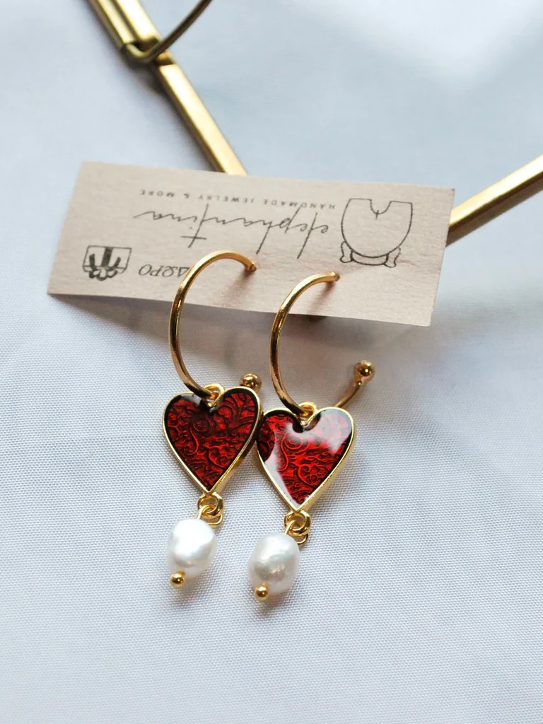 Earrings heart with enamel and pearls Elephantina