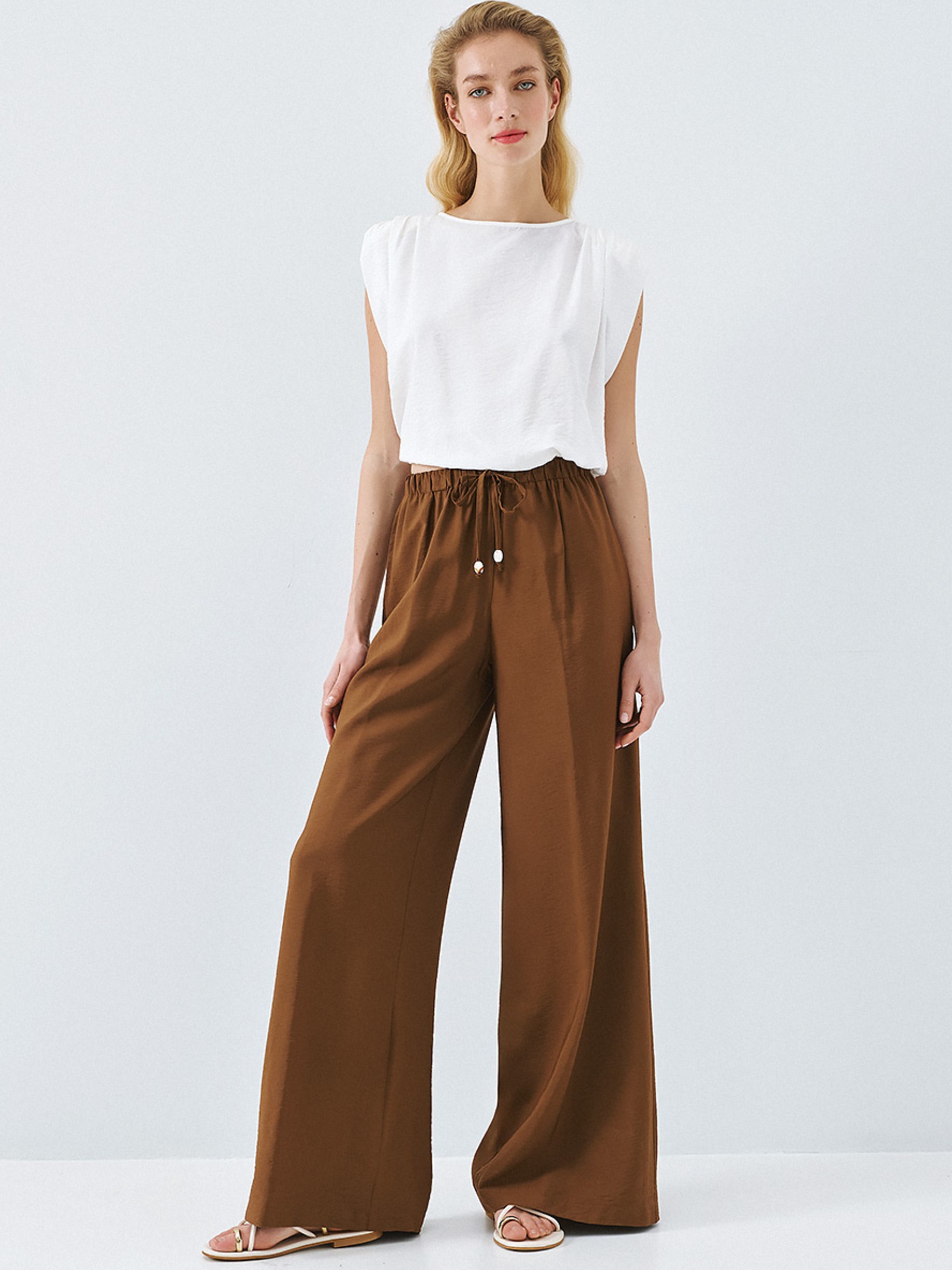 Παντελόνα με τσαλακωτή όψη Brown Access