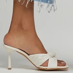 Mules με κομπο σε δερματινη οψη εκρου Lynne