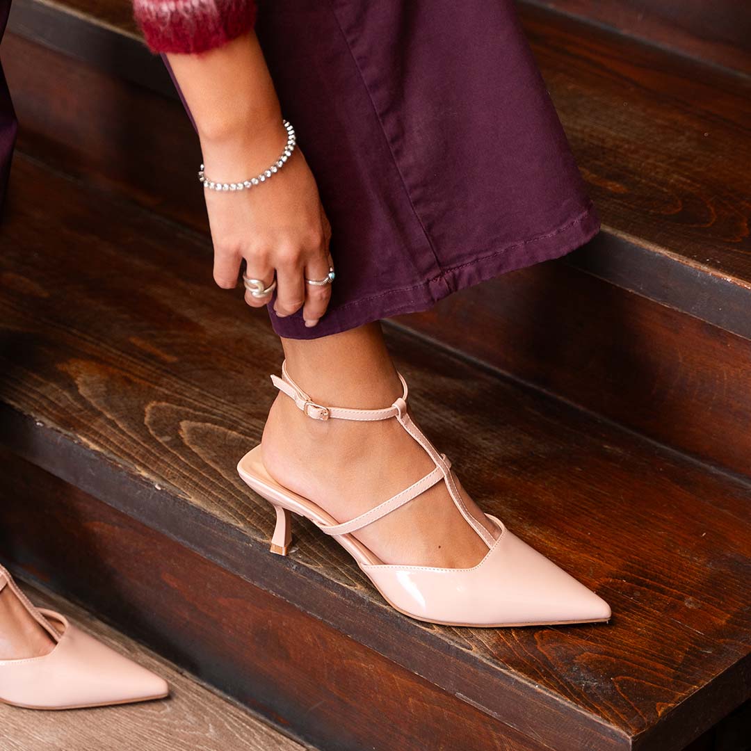 Γόβες nude λουστρίνι με μπαρέτα και ιδιαίτερο τακούνι Tsoukalas