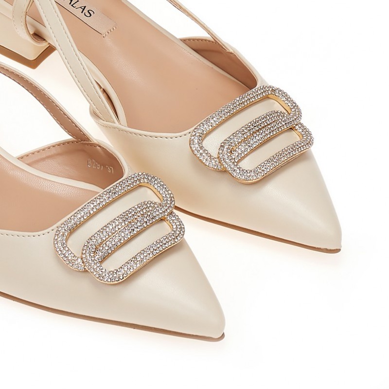 Γόβες mules δερματίνη beige με αγκράφα από στρας Tsoukalas