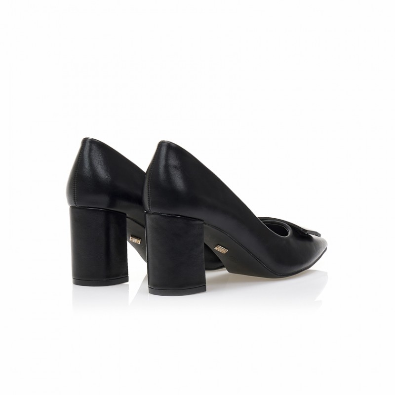 Γόβες δερματίνη με αγκράφα και χοντρό τακούνι Black Tsoukalas