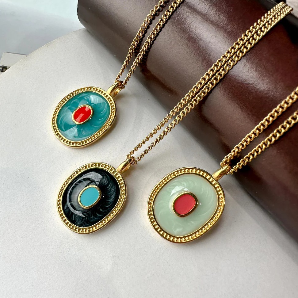 Κολιέ αλυσίδα με oval σμάλτο στοιχείο Φυστικί Elephantina