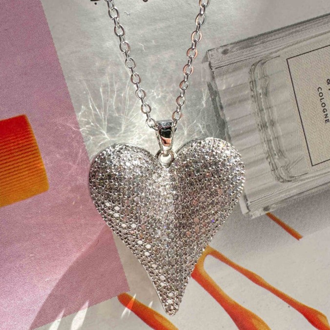 Αλυσίδα από ατσάλι με κρεμαστή καρδιά από λευκά ζιργκόν Silver Elephantina