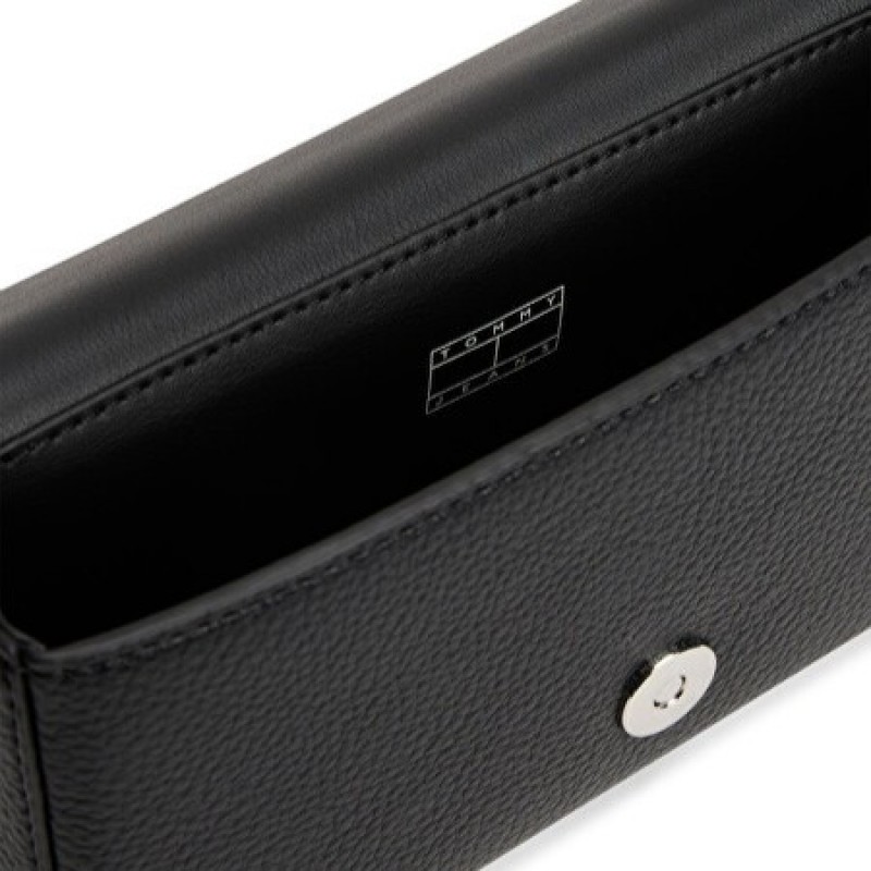 Bag must flap black Tommy jeans