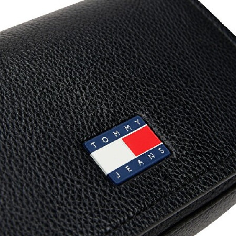 Bag must flap black Tommy jeans