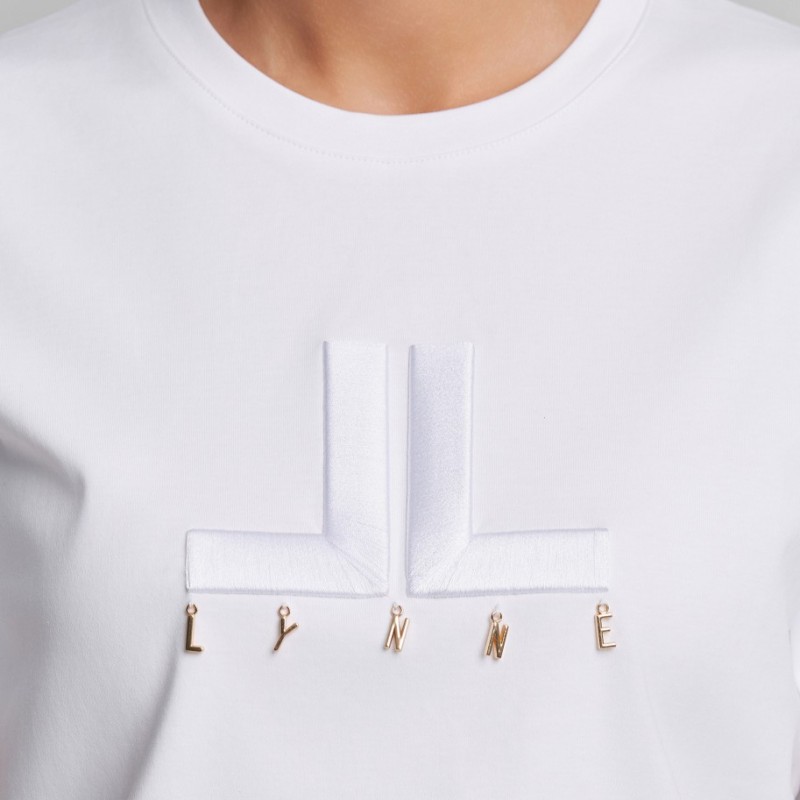 Μπλούζα με logo κέντημα και μεταλλικά charms White Lynne
