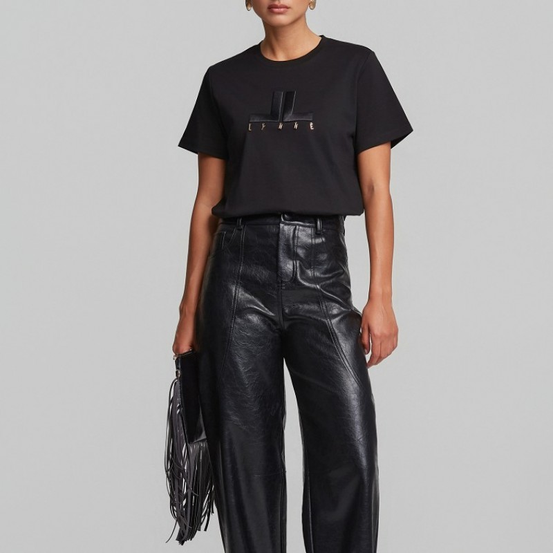 Μπλούζα με logo κέντημα και μεταλλικά charms Black Lynne