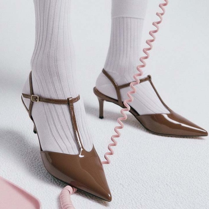 Γόβες mules λουστρίνι με ιδιαιτερο σχέδιο Brown Tsoukalas