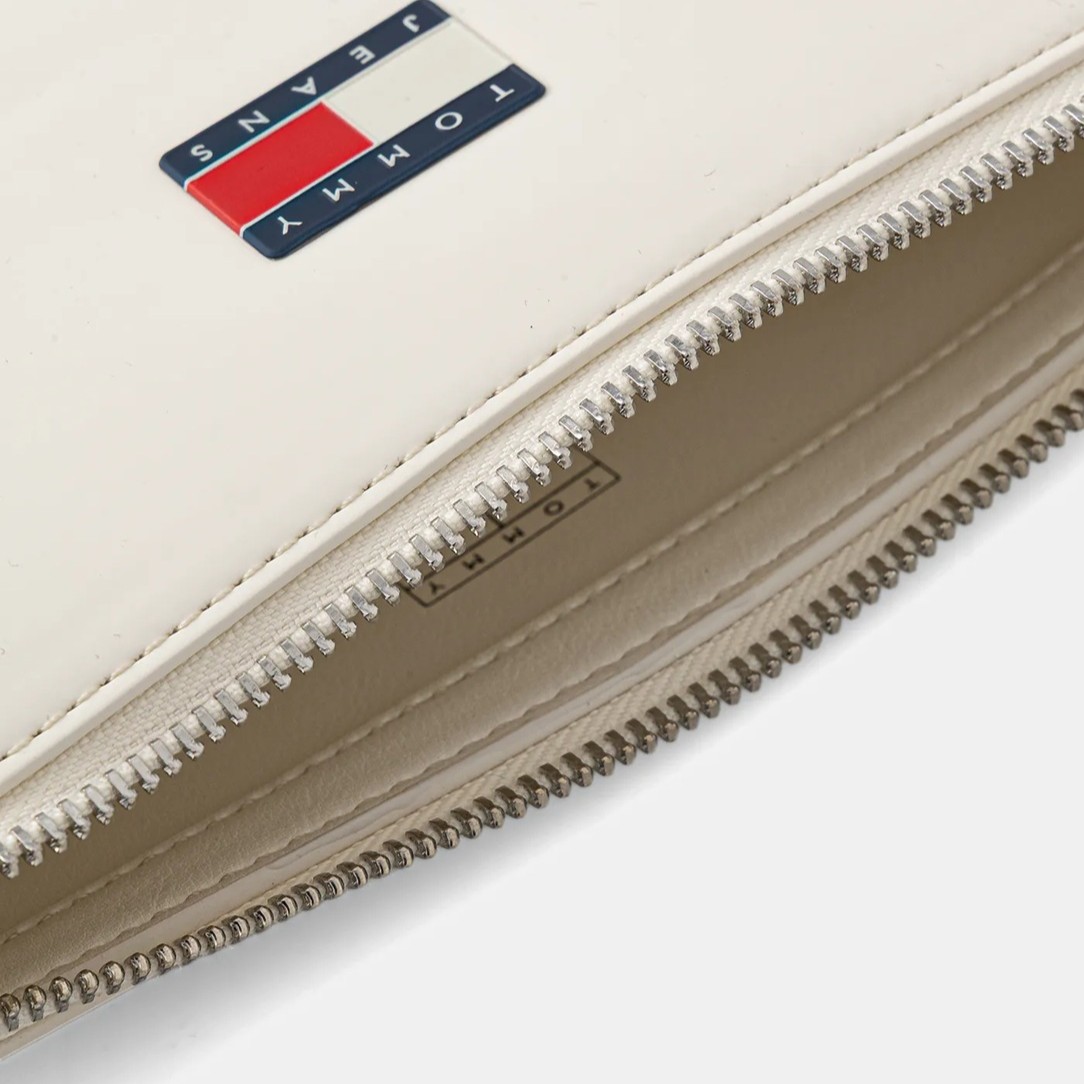 Τσάντα ώμου must White Tommy jeans	